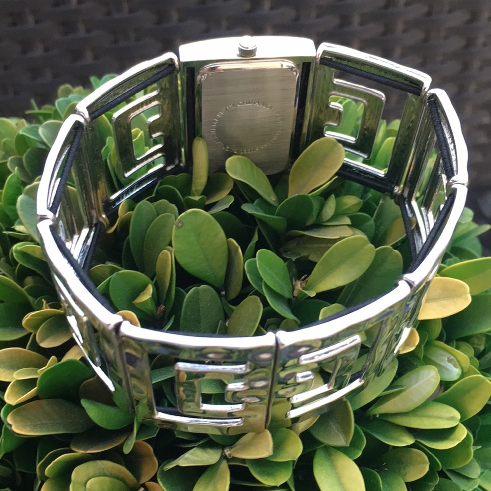 Classy slip on bracelet/watch/batt.-included! - Picture 3 of 6